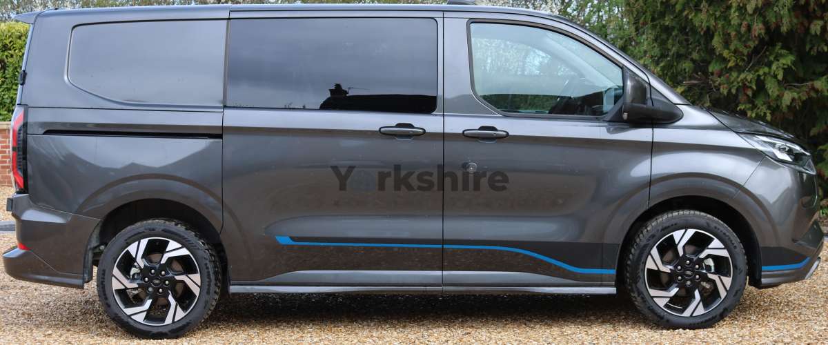 This is the Transit 320 Custom L1H1 DCiV Sport Hybrid vehicle.