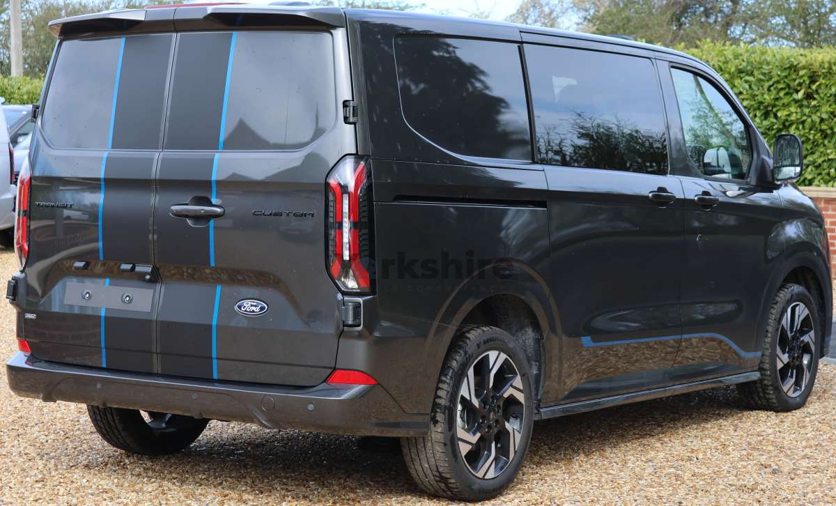 This is the Transit 320 Custom L1H1 DCiV Sport Hybrid vehicle.