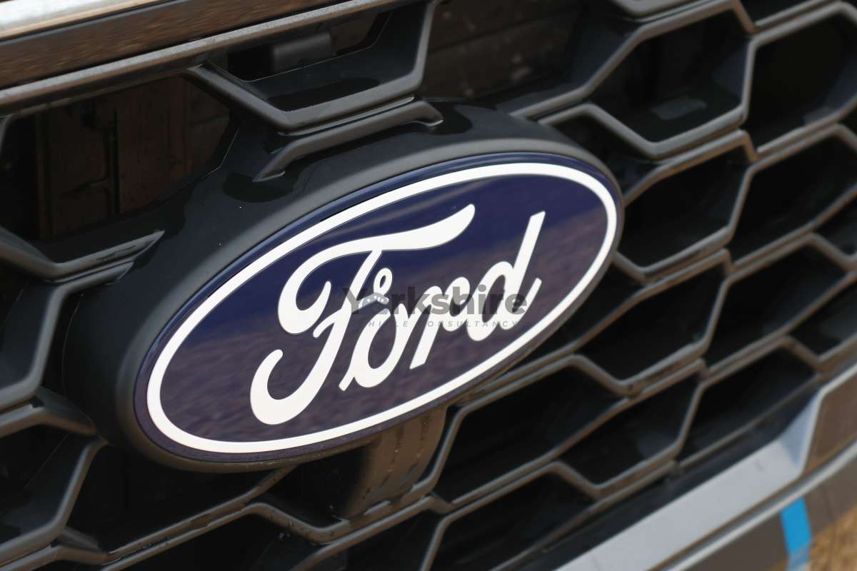 This is the Transit 320 Custom L1H1 DCiV Sport Hybrid vehicle.