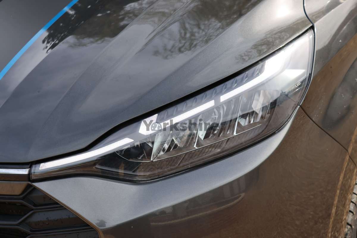 This is the Transit 320 Custom L1H1 DCiV Sport Hybrid vehicle.