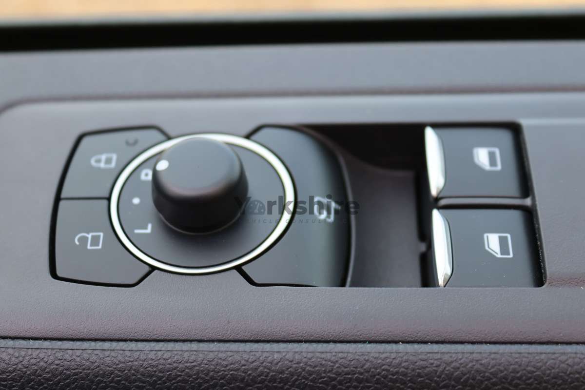 This is the Transit 320 Custom L1H1 DCiV Sport Hybrid vehicle.