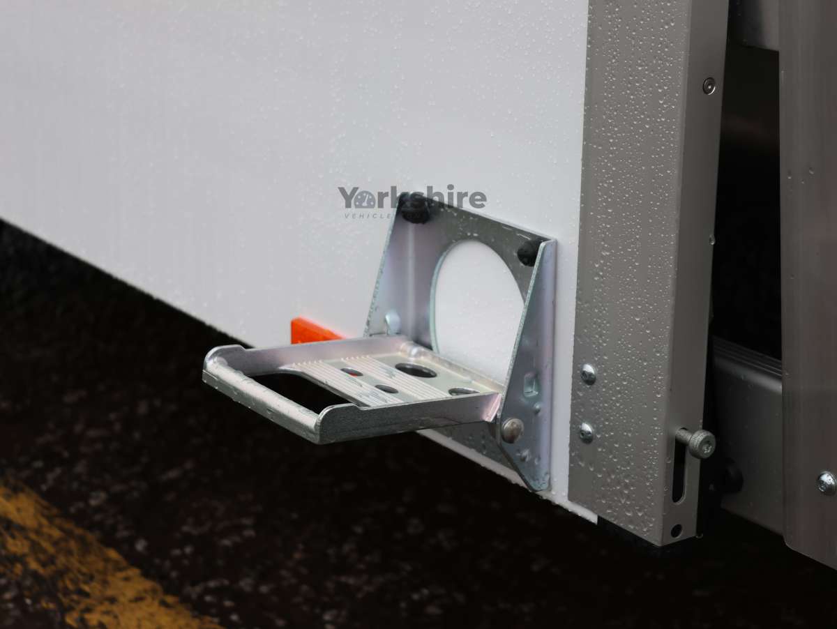 This is the Deliver 9 4.2m Dropside vehicle.