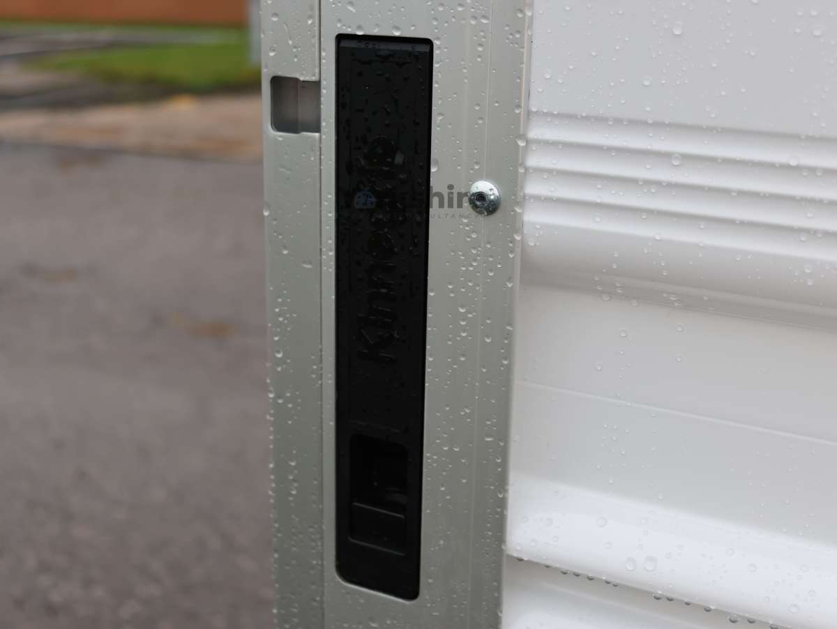 This is the Deliver 9 4.2m Dropside vehicle.