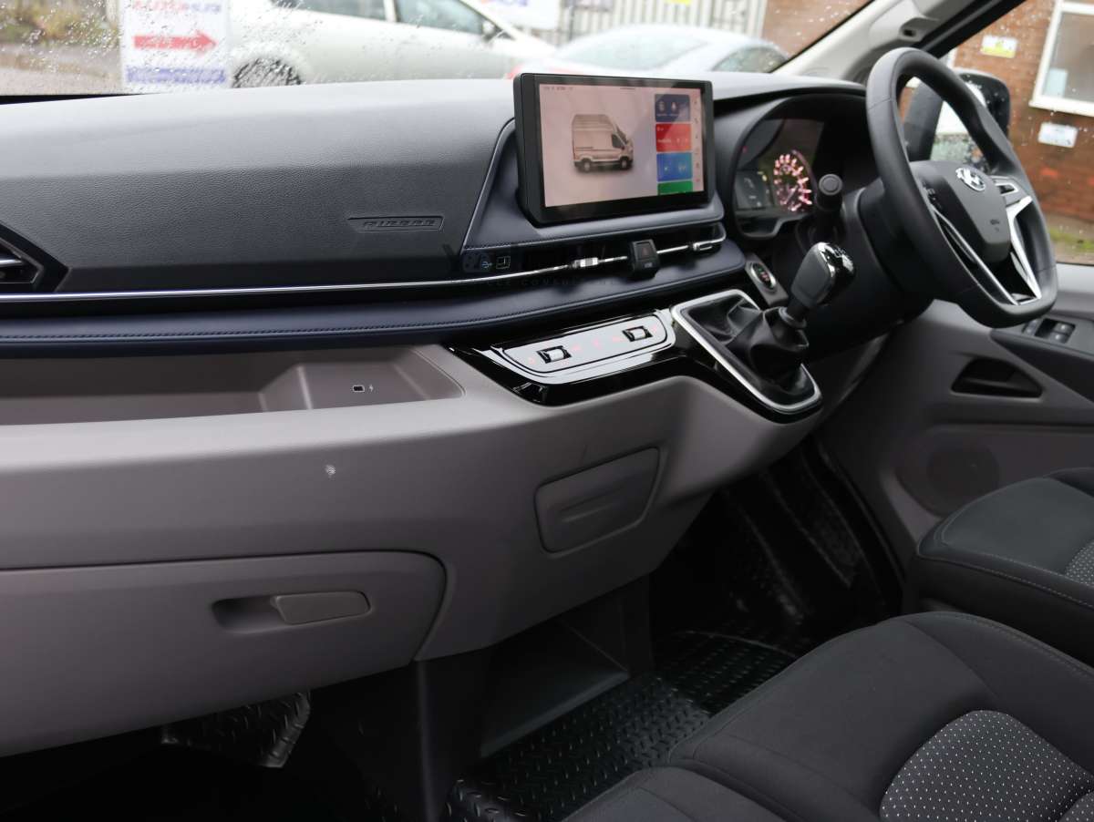 This is the Deliver 9 4.2m Dropside vehicle.