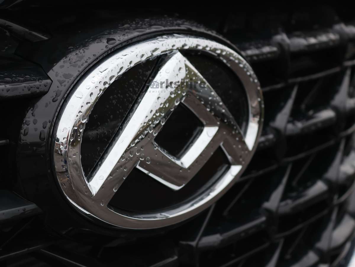 This is the Deliver 9 4.2m Dropside vehicle.