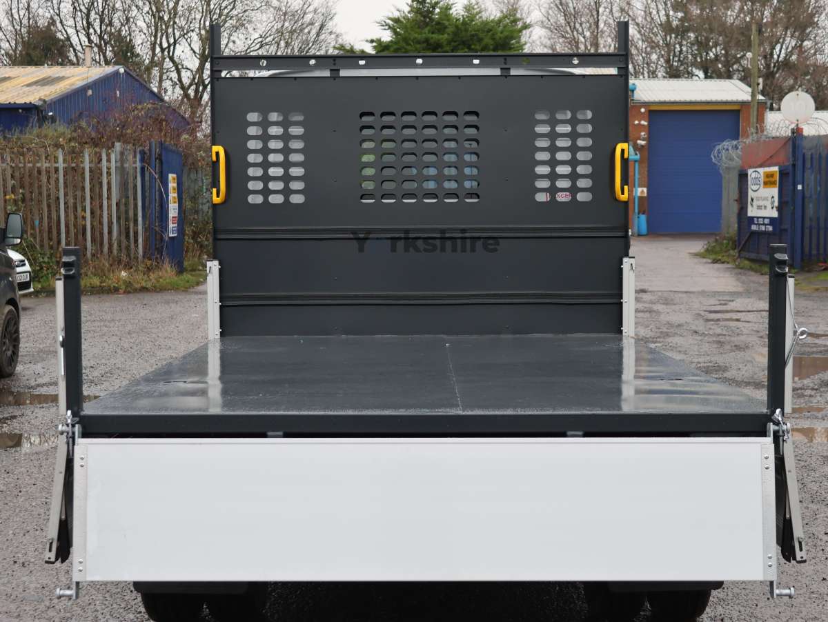 This is the Deliver 9 DRW Tipper vehicle.