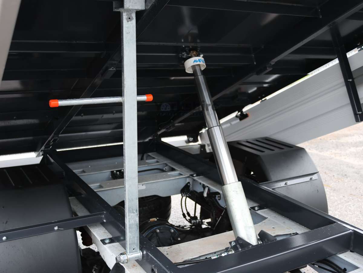 This is the Deliver 9 DRW Tipper vehicle.