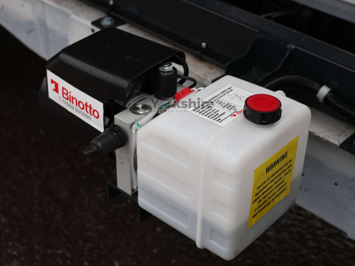 This is the Deliver 9 DRW Tipper vehicle.