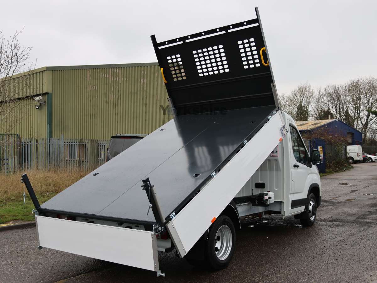 This is the Deliver 9 DRW Tipper vehicle.