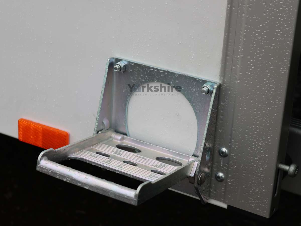 This is the Deliver 9 DRW Tipper vehicle.