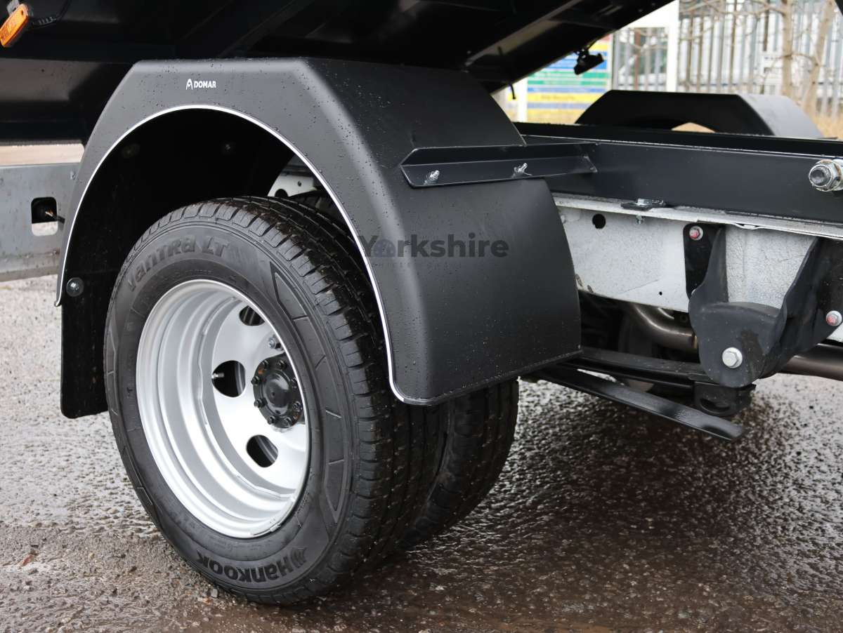 This is the Deliver 9 DRW Tipper vehicle.