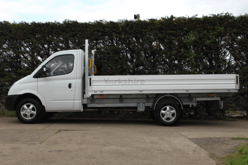 This is the V80 3.5T 4.2m Dropside vehicle.