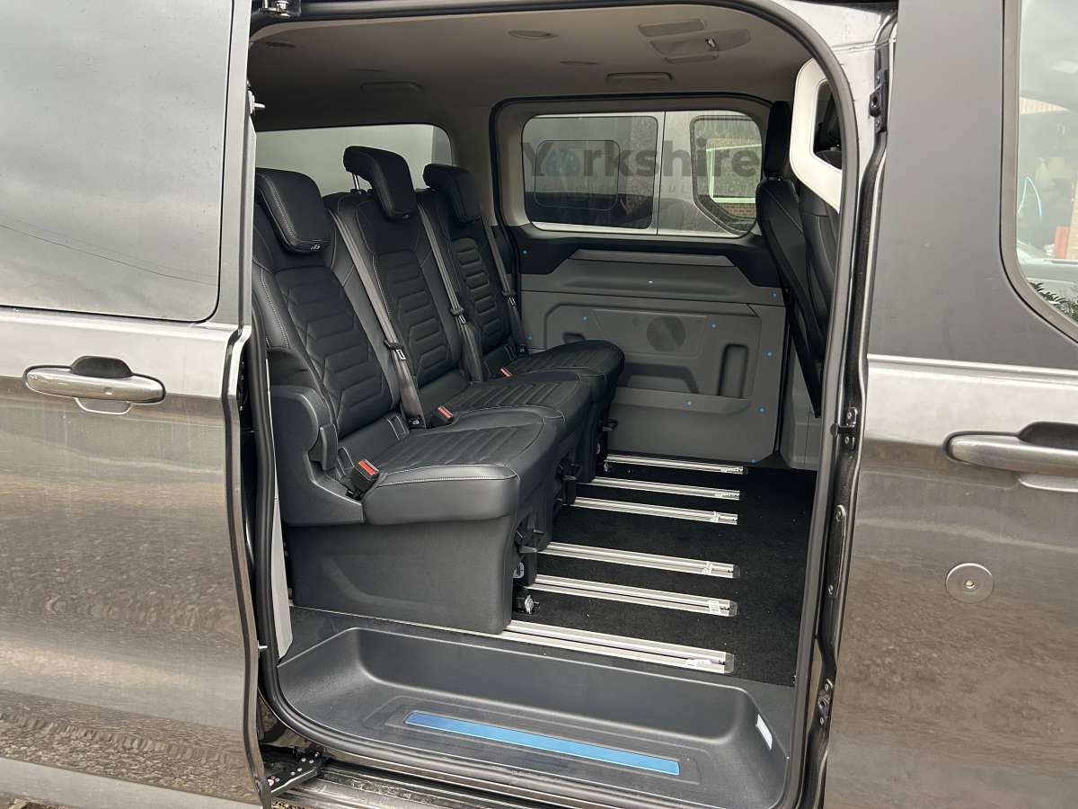 This is the Tourneo Custom 8-Seater Automatic vehicle.