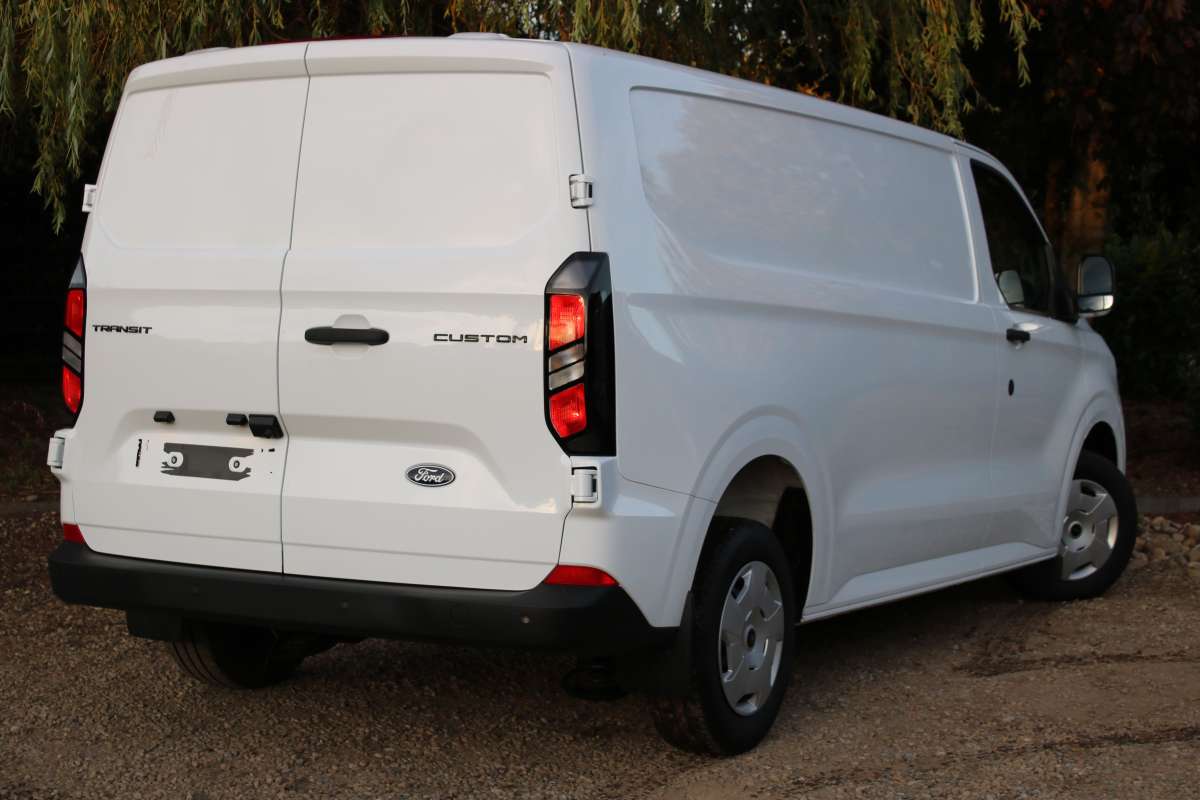 This is the Transit Custom LWB Trend Auto vehicle.