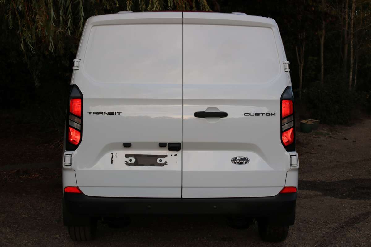 This is the Transit Custom LWB Trend Auto vehicle.