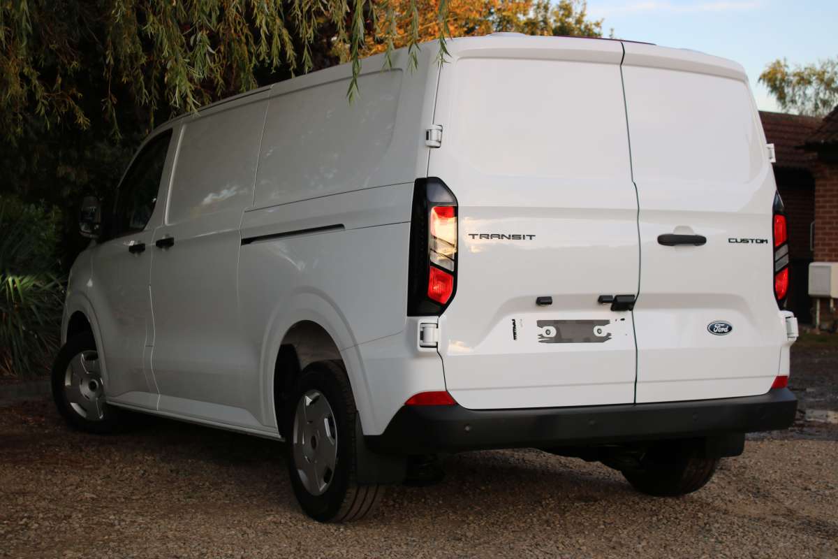 This is the Transit Custom LWB Trend Auto vehicle.