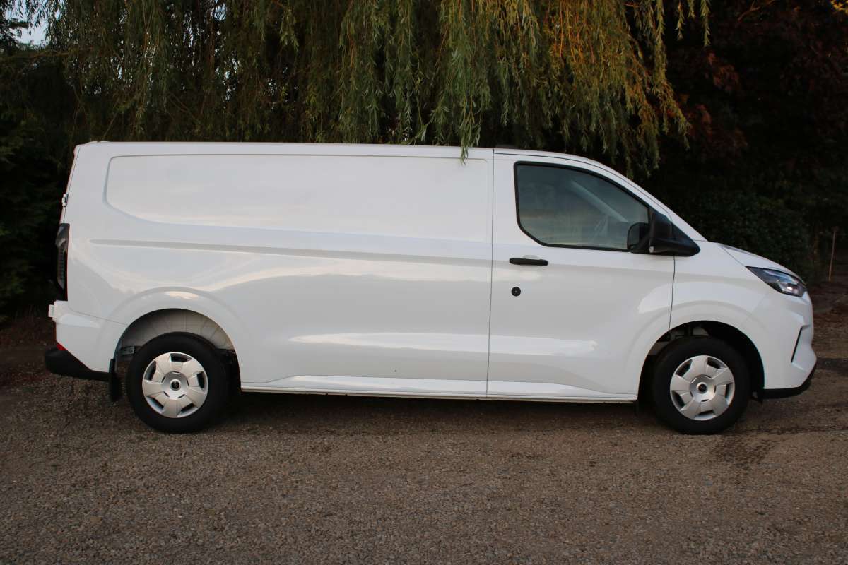 This is the Transit Custom LWB Trend Auto vehicle.