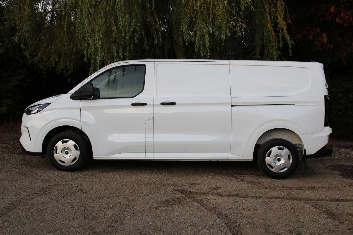 This is the Transit Custom LWB Trend Auto vehicle.