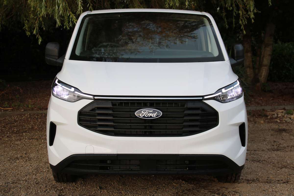 This is the Transit Custom LWB Trend Auto vehicle.