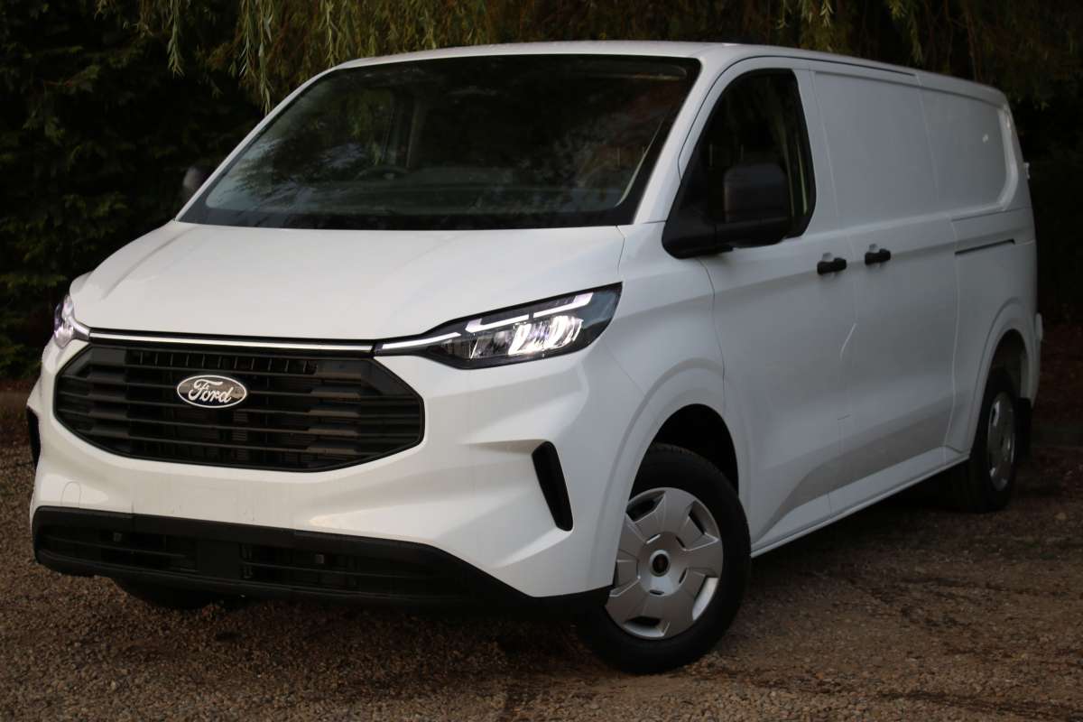 This is the Transit Custom LWB Trend Auto vehicle.