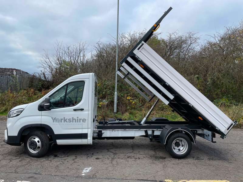 This is the Deliver 9 DRW Tipper vehicle.